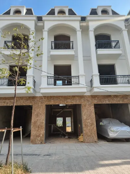 Bán Nhà Mặt Phố Sau Lưng Trường Tiểu Học Phú Chánh