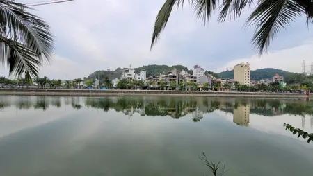 NHÀ MẶT HỒ AO CÁ - GẦN CF CÁ KOI