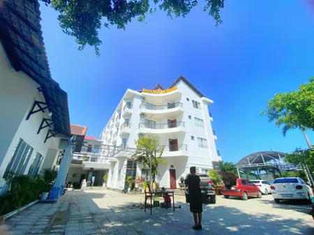 Bán khách sạn 1500m2  52 phòng doanh thu 3 tỳ năm