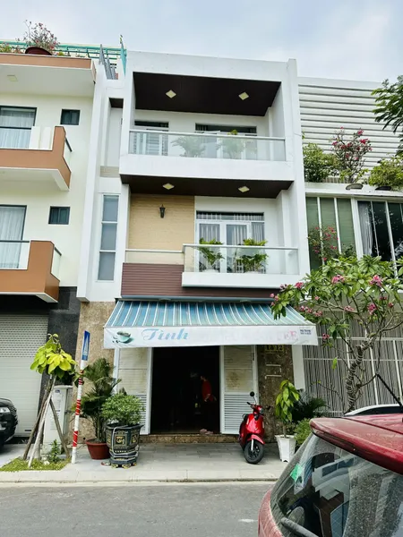 BÁN Nhà 3 tầng đối diện công viên KĐT VCN Phước Long