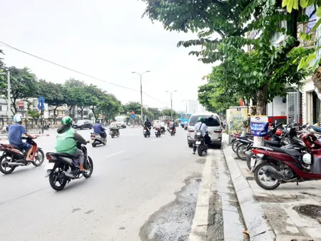 Bán nhà mặt phố Giải Phóng (Hoàng Mai) 82m2, 3 tầng, mặt tiền 8.2m, giá 18.5 tỷ