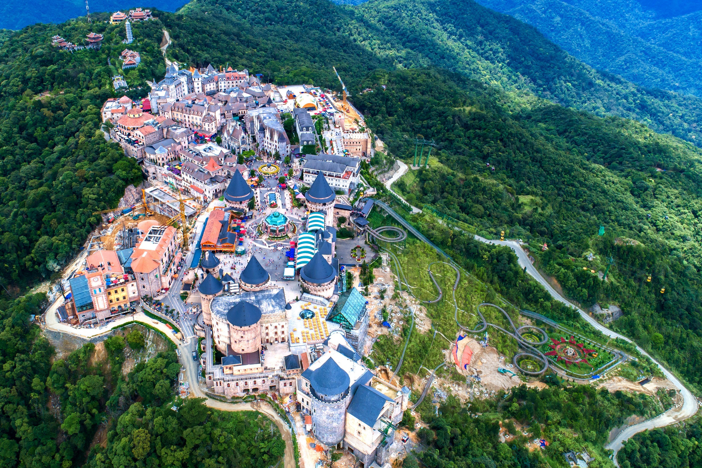 Ba na. Bana Hills Вьетнам. Парк БАНА Хилз Вьетнам. Дананг ba na Hills. Дананг Вьетнам парк.